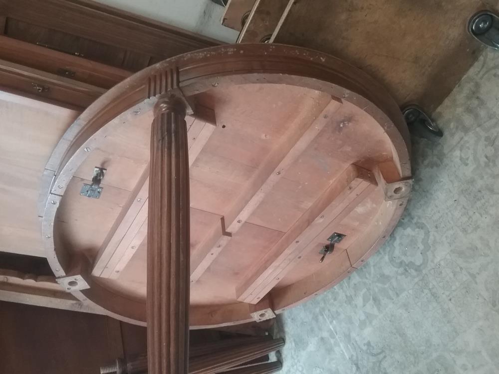 TABLE OVALE