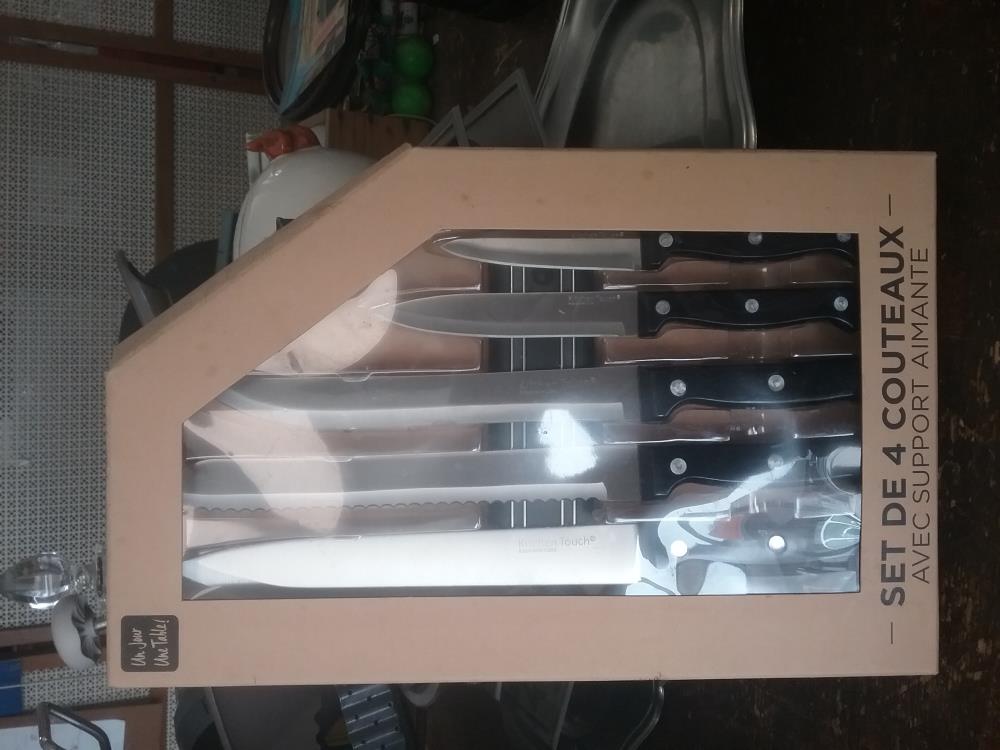 5 COUTEAUX ET SUPPORT