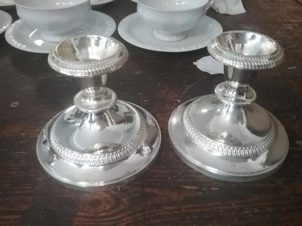PAIRE DE BOUGEOIRS ARGENTES