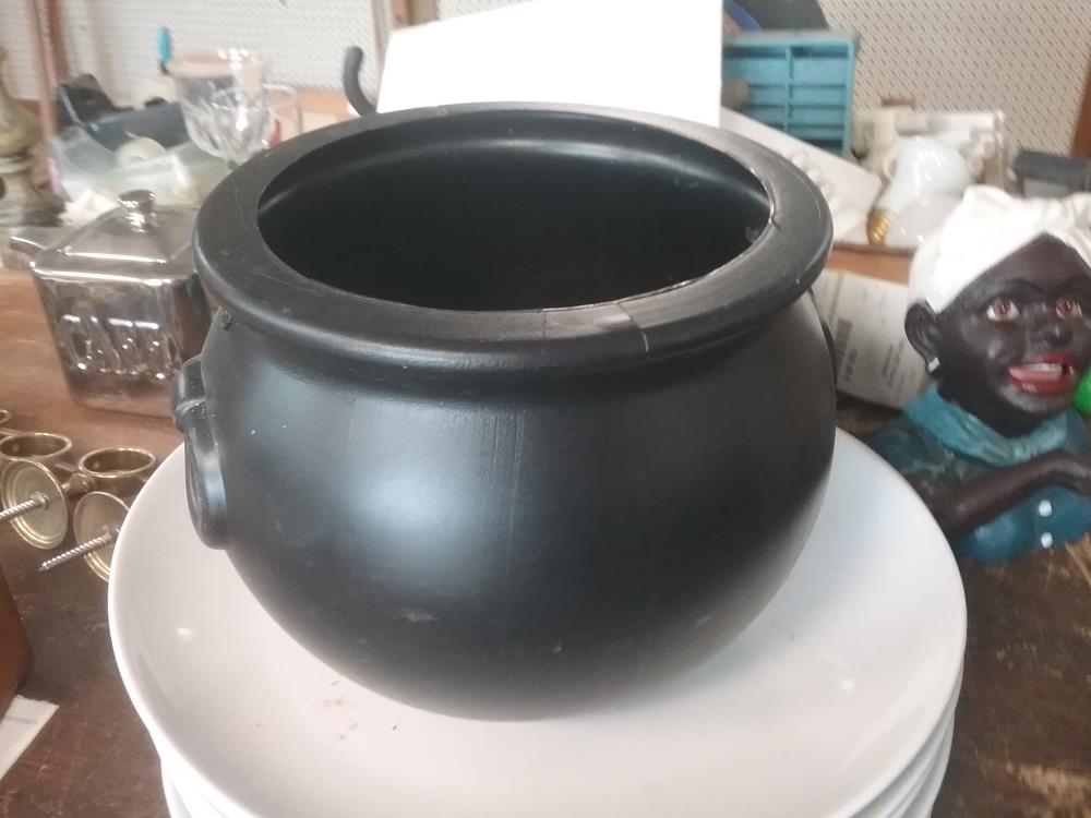 CACHE POT CHAUDRON