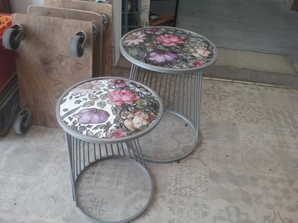 PAIRE DE GUERIDONS FLEURIS