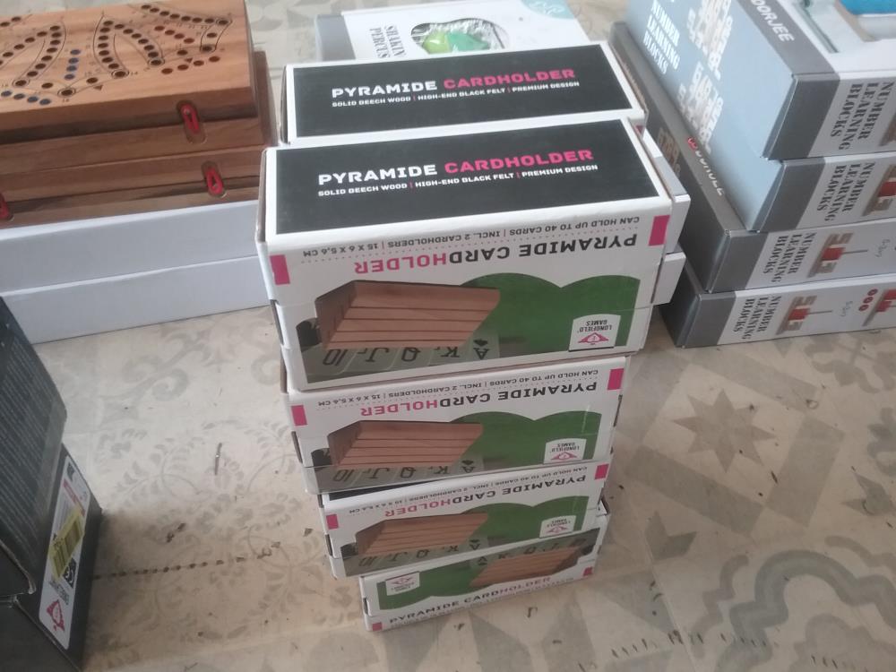 PYRAMIDE PORTE CARTES