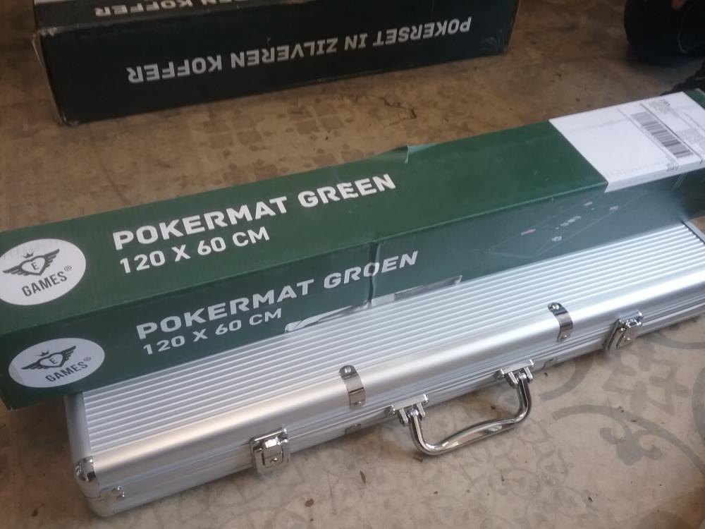 ENSEMBLE POKER AVEC TAPIS VERT