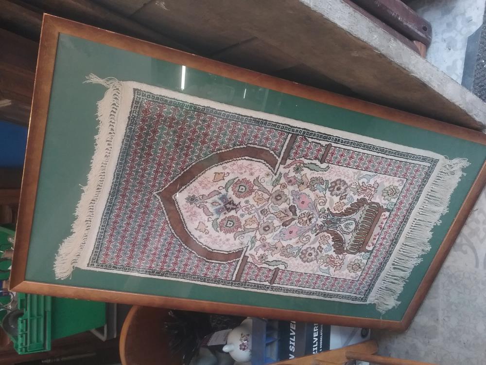 TAPIS PERSAN ENCADRE