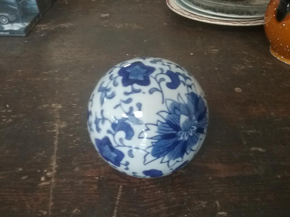 BOULE PORCELAINE BLEUE