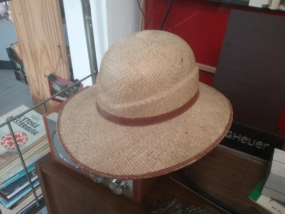 CHAPEAU COLONIAL