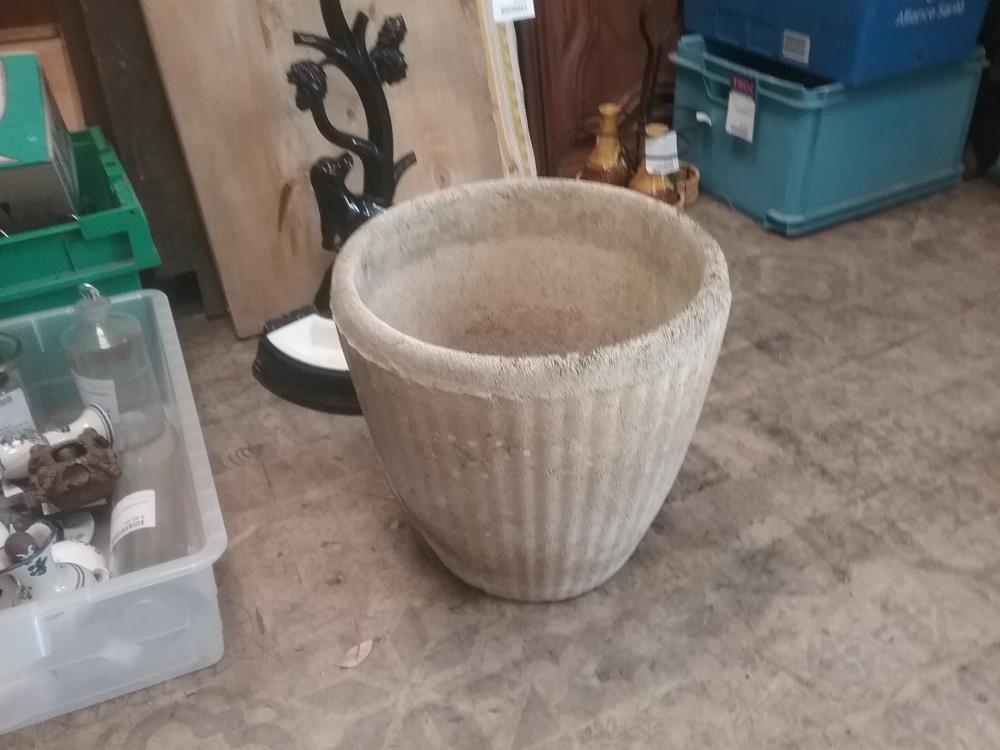 CACHE POT BETON