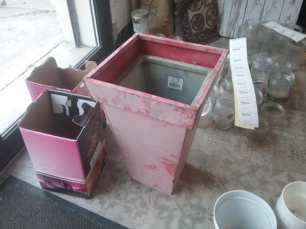 GRAND CACHE POT METAL