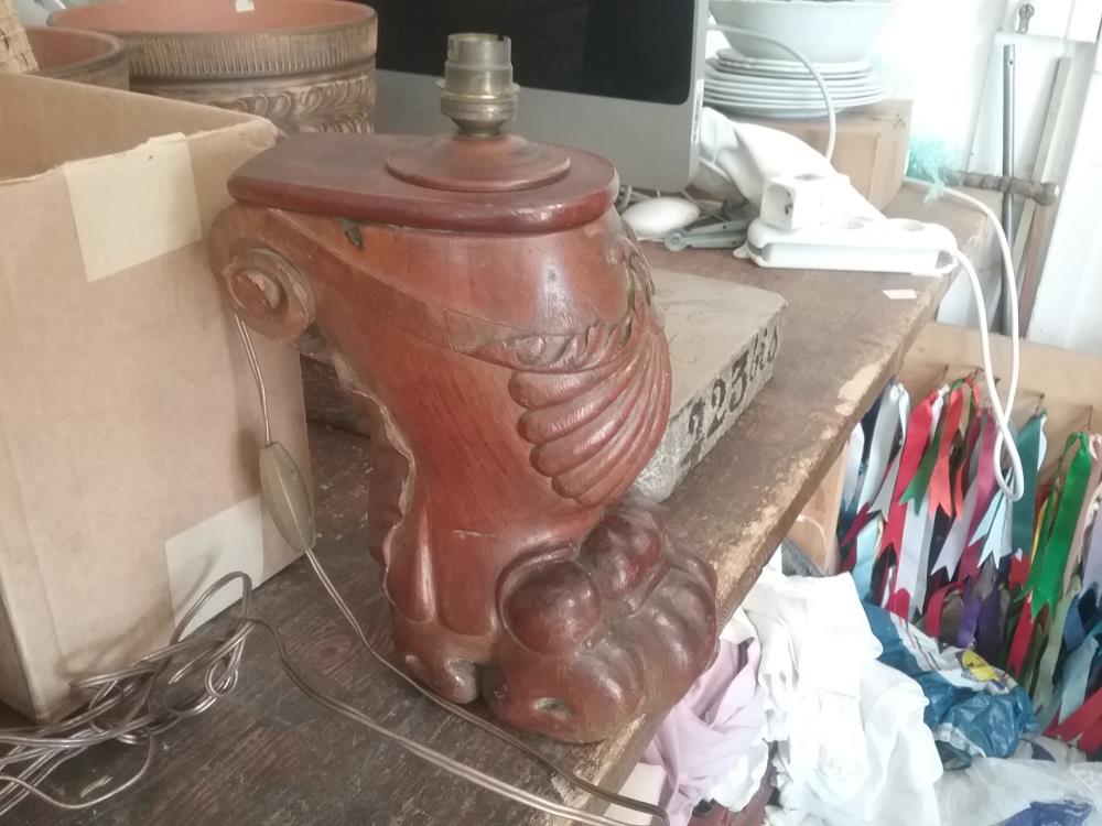 PIED DE LAMPE LION BOIS SCULPTE