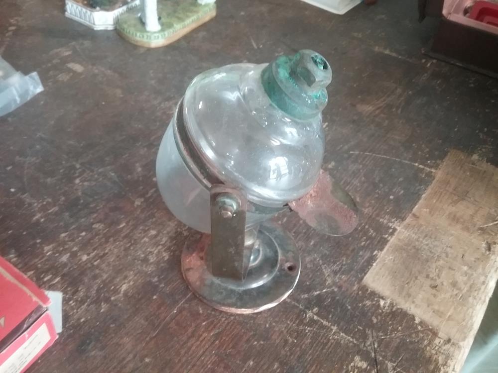 DISTRIBUTEUR A SAVON ANCIEN