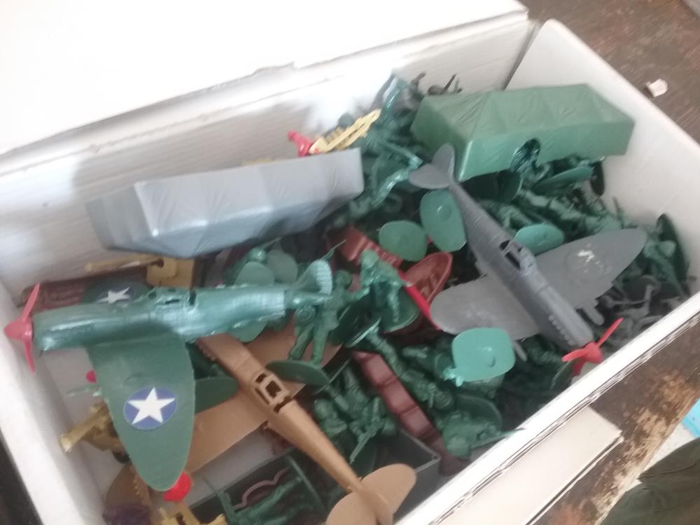 LOT SOLDATS PLASTIQUES