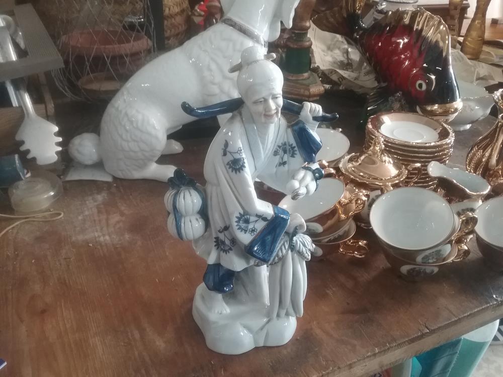 PERSONNAGE CHINOIS PEINT MAIN