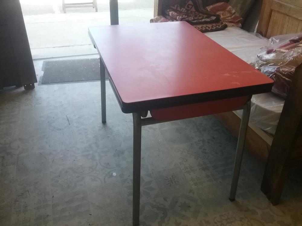 TABLE FORMICA ROUGE 2T