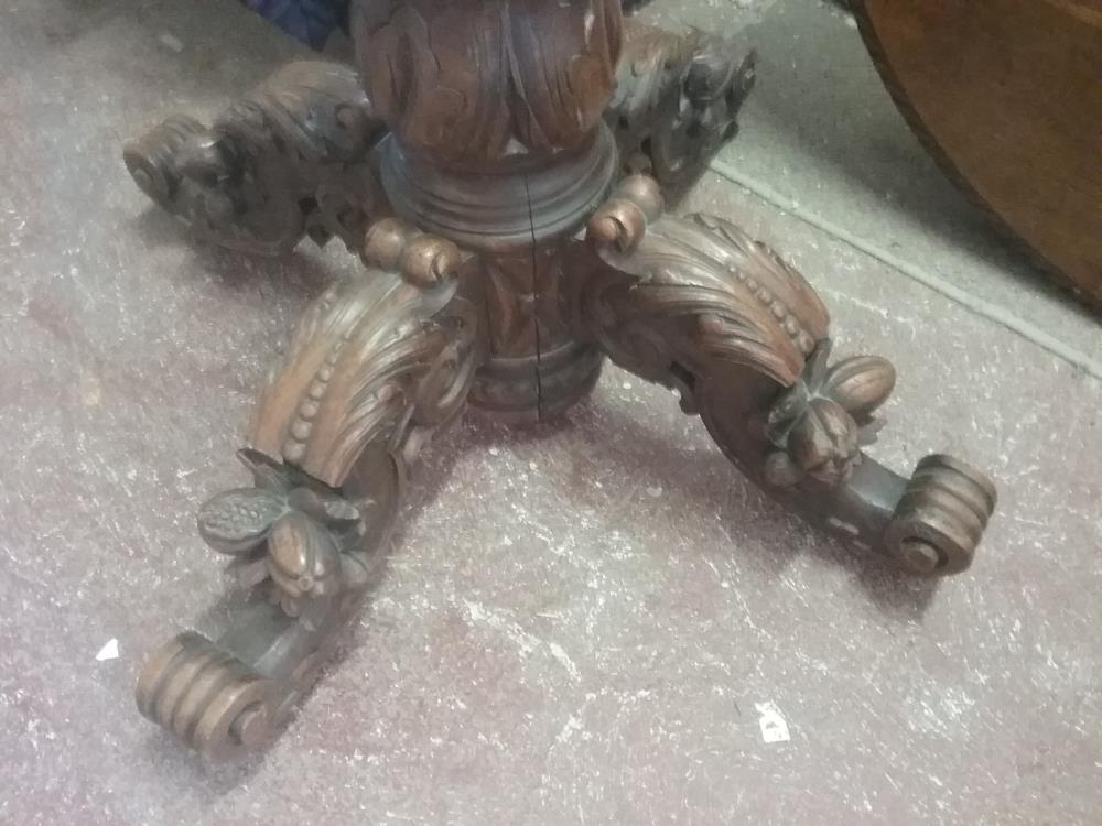 TABLE OVALE PIEDS SCULPTES 3 ALL