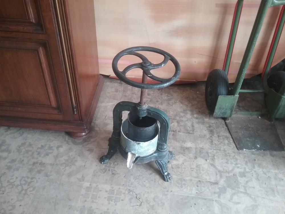 PRESSE VIANDE FONTE ANCIEN