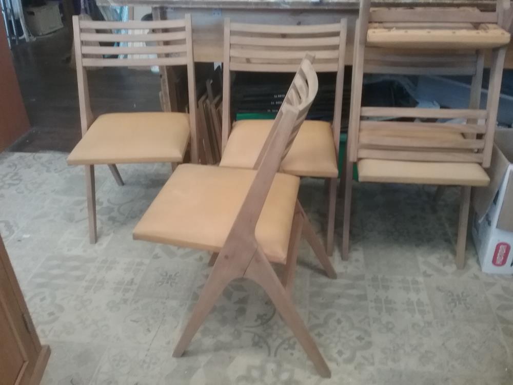 5 CHAISES DESIGN SABLEES