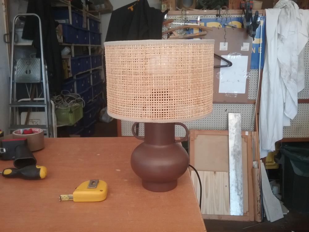 LAMPE POTERIE ROTIN