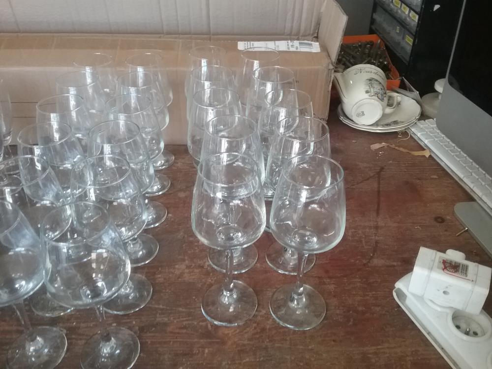 22 VERRES A PIED