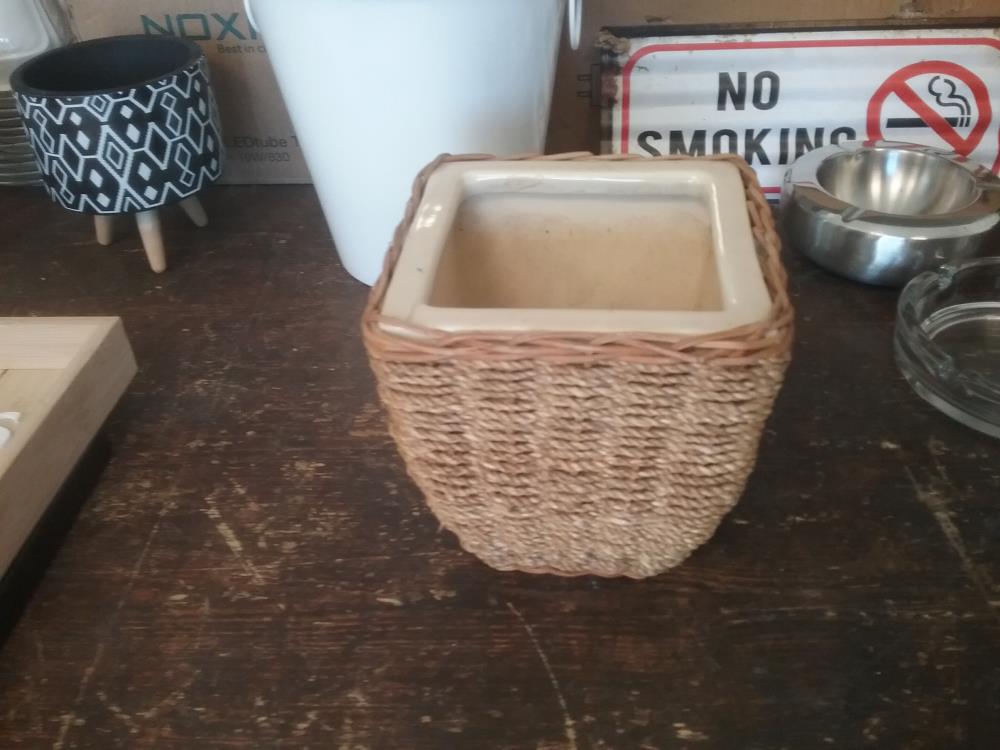 CACHE POT ROTIN