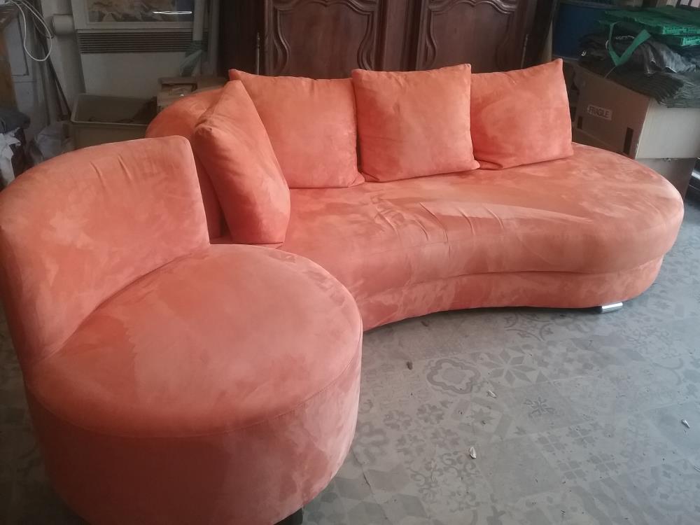 CANAPE 3P MERIDIENNE MICROFIBRE ORANGE ET FAUTEUIL 