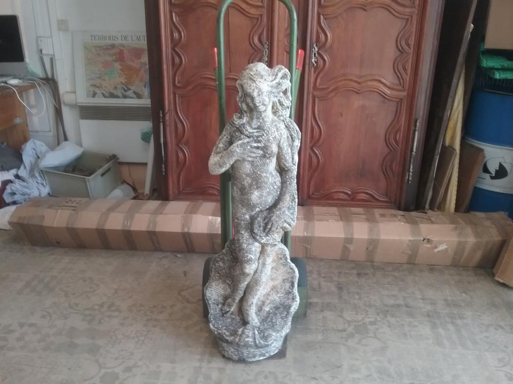 STATUE FEMME PIERRE RECONSTITUÉE