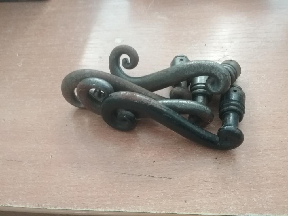 4 POIGNETS ANCIENNES