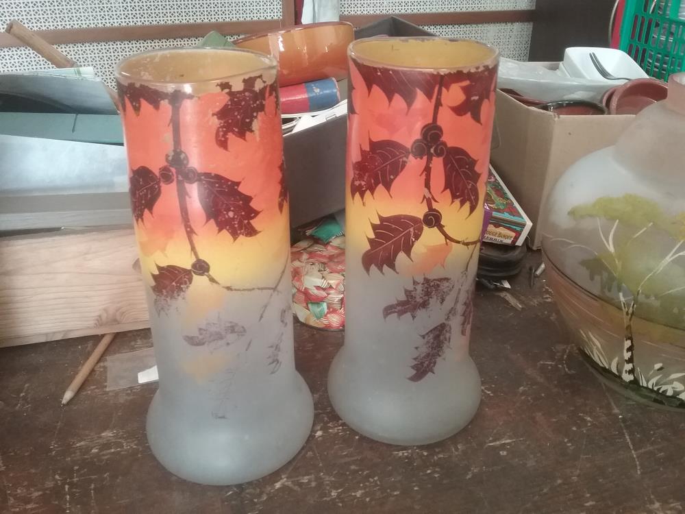 PAIRE DE VASES PEINTS
