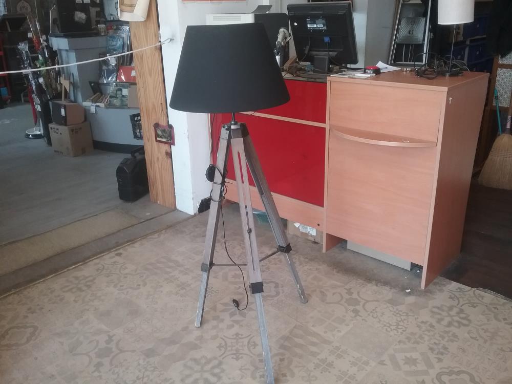 LAMPE TRIPODE TGM