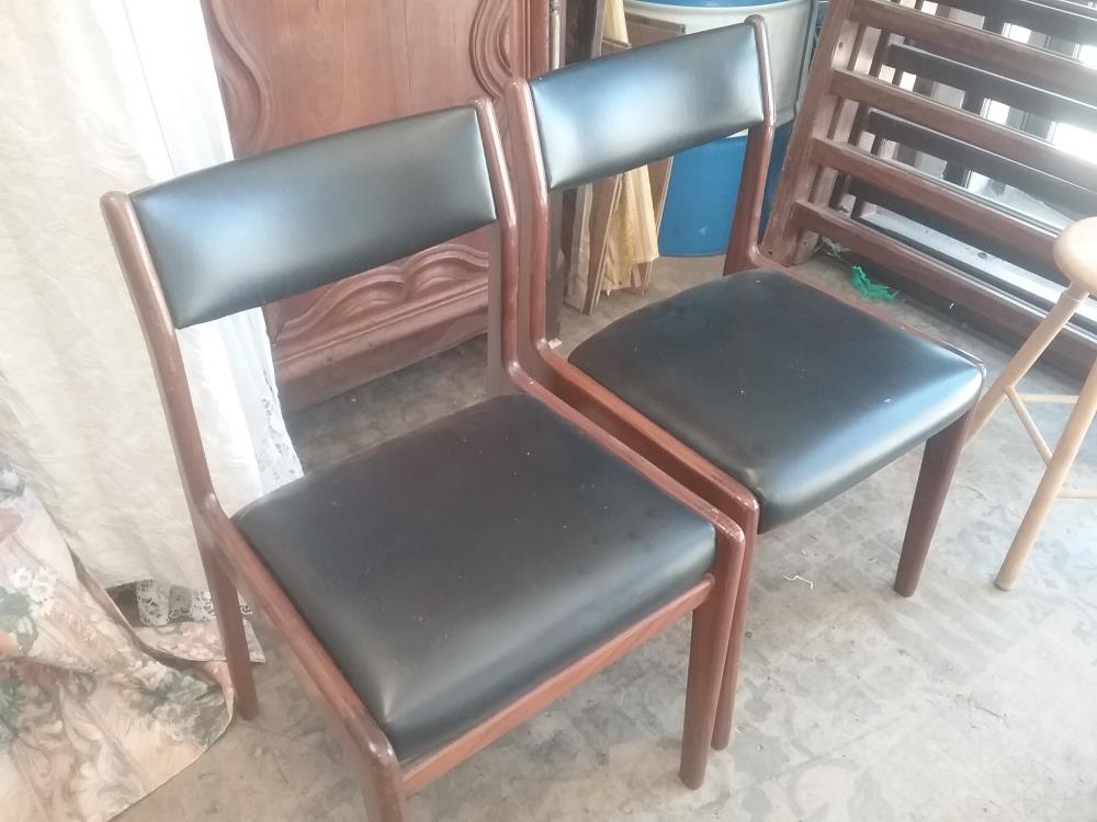 PAIRE CE CHAISES AN 70