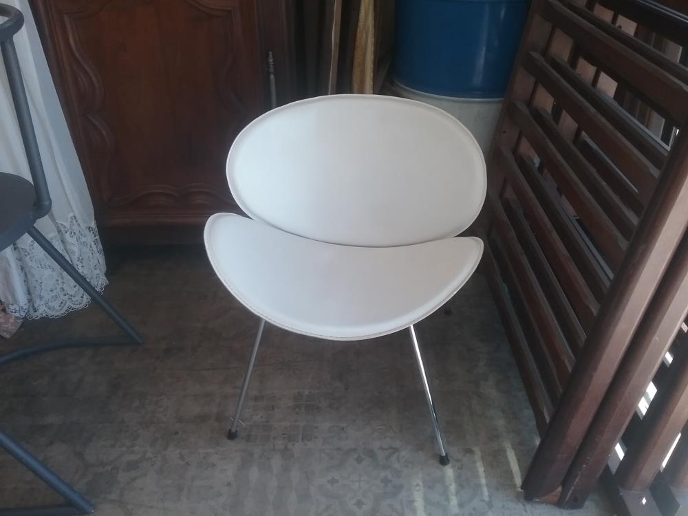 CHAISE BLANCHE 