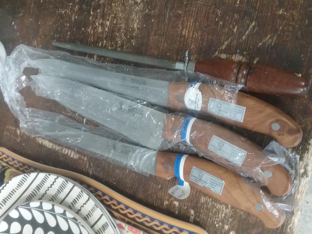 3 COUTEAUX ET FUSIL