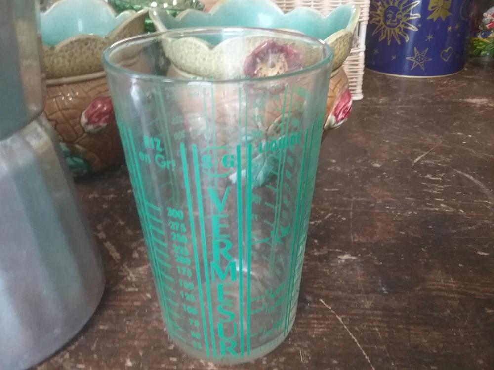 VERRE DOSEUR