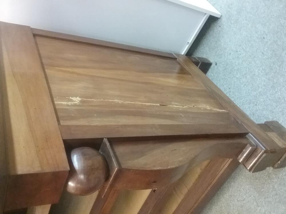 COMMODE DESSUS MARBRE