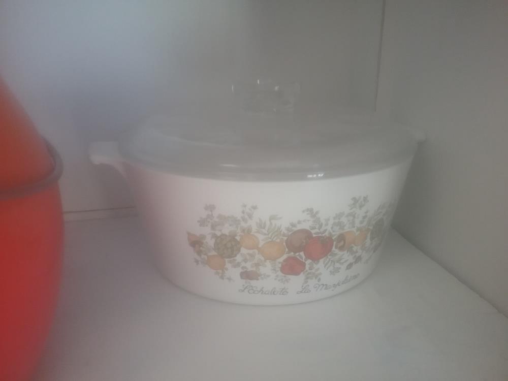 PLAT BLANC ET COUVERCLE 