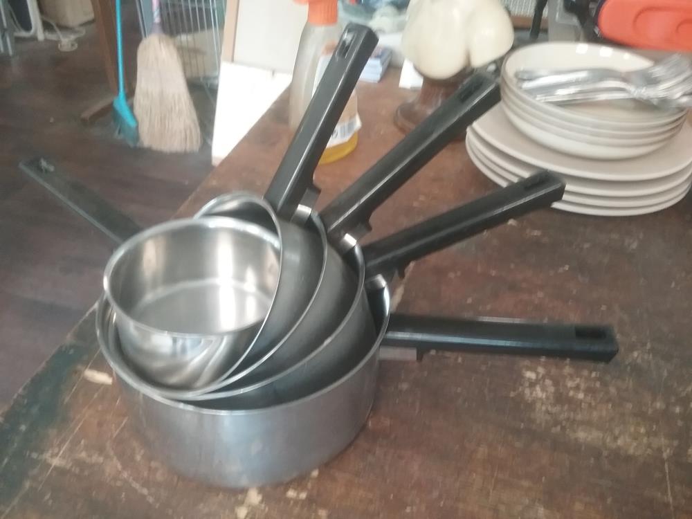 JEU DE 5 CASSEROLES INOX