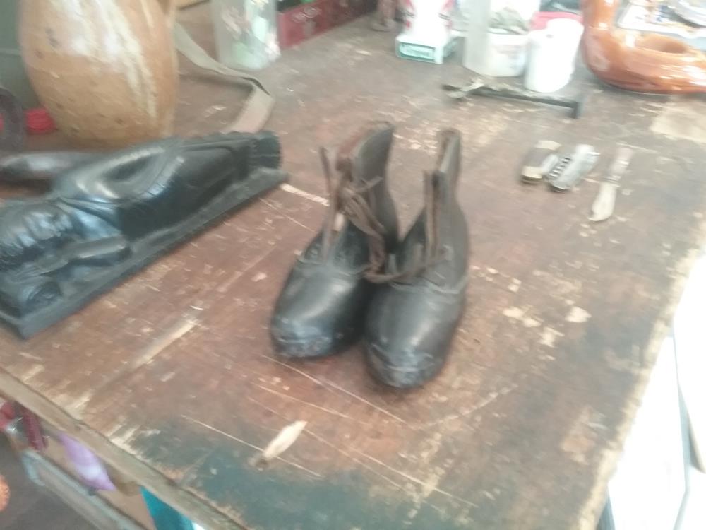 SOULIER CUIR ANCIEN
