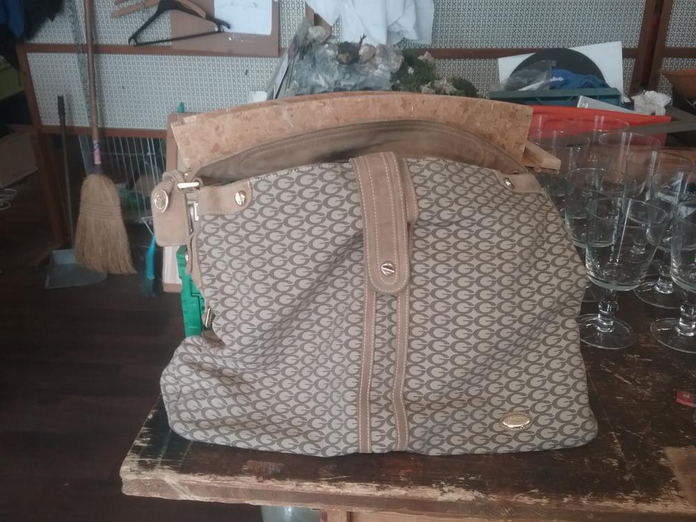 SAC GUESS