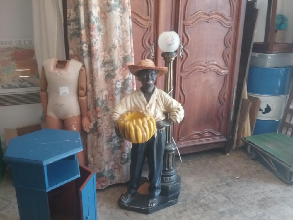 STATUE COLON LAMPADAIRE 
