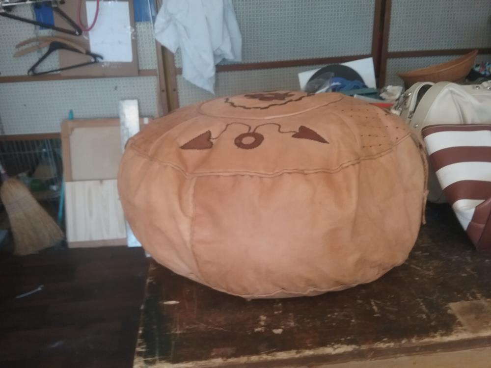 POUF CUIR