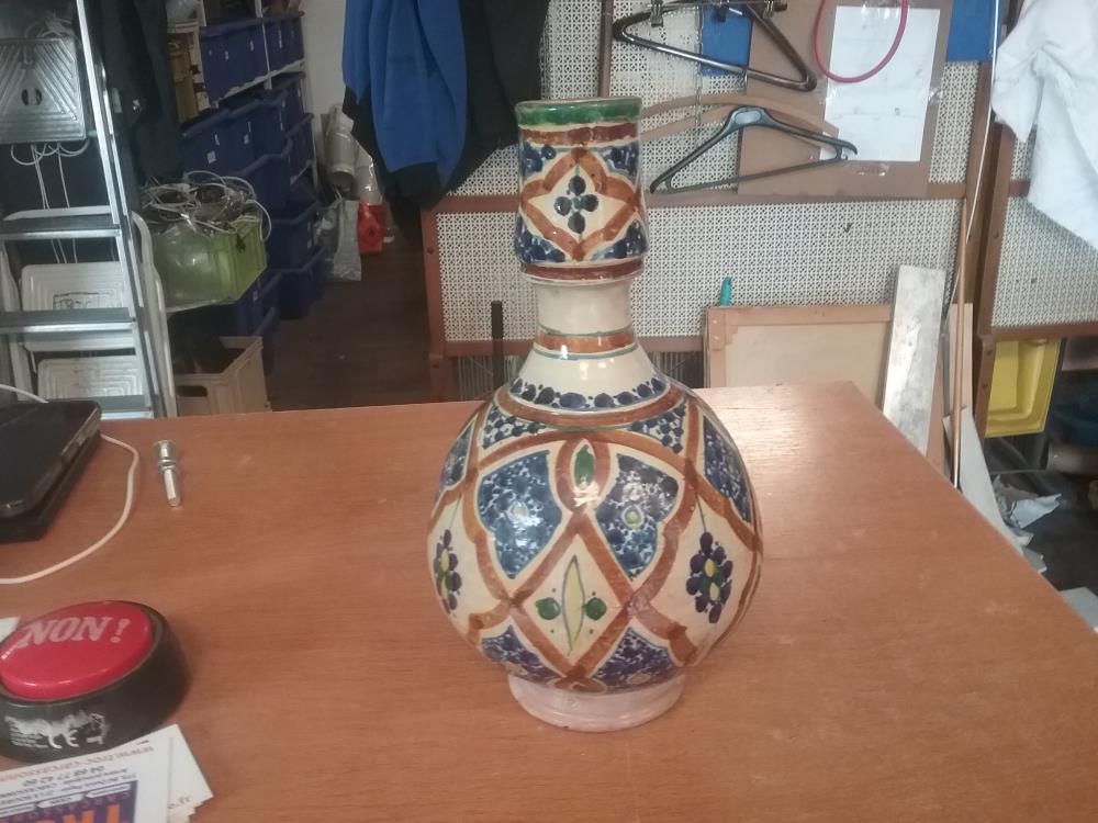 VASE DIVERS