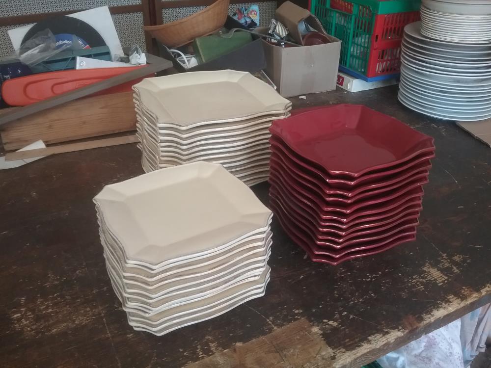 ENSEMBLE ASSIETTES JAUNE ET ROUGE