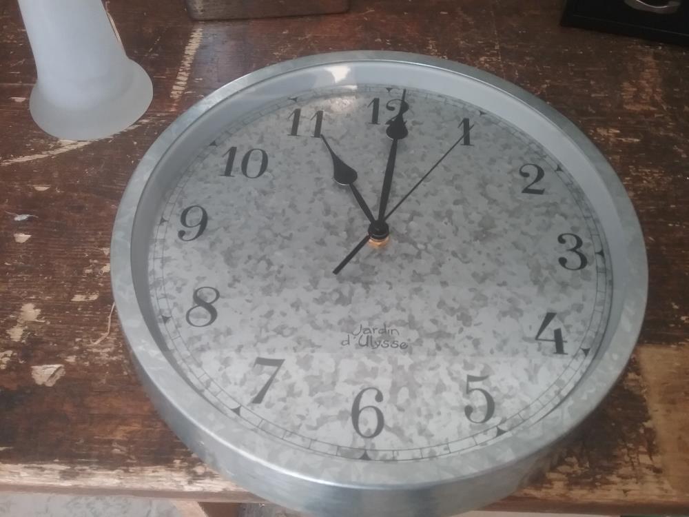 HORLOGE ZINC