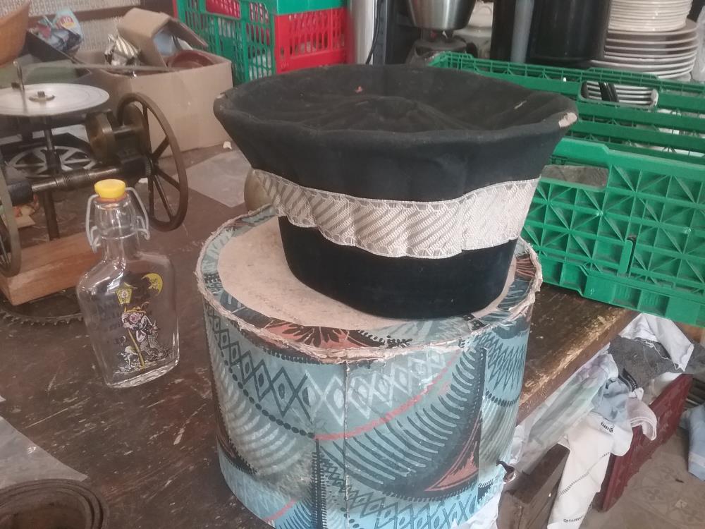 CHAPEAU ANCIEN EN LETAT