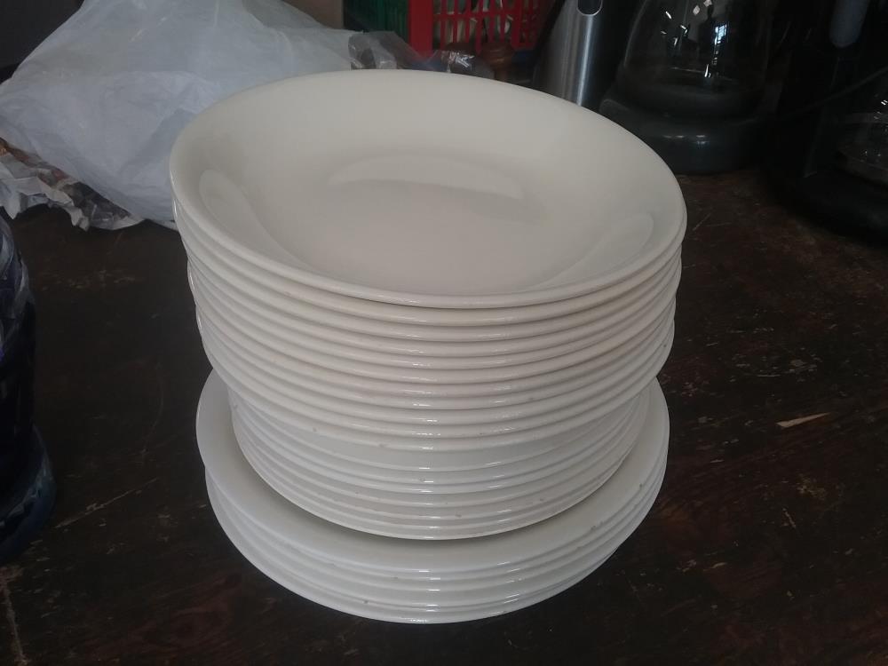 LOT D'ASSIETTES BLANCHES PROCERAM