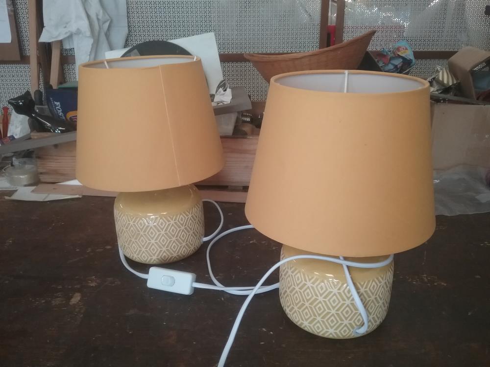 LAMPE JAUNE