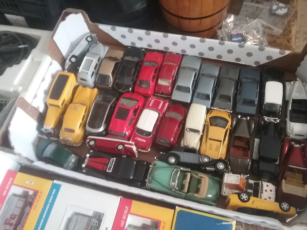 VOITURE  1:43