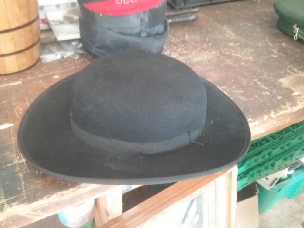 CHAPEAU DE PRETRE