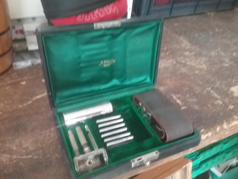 NECESSAIRE RASAGE