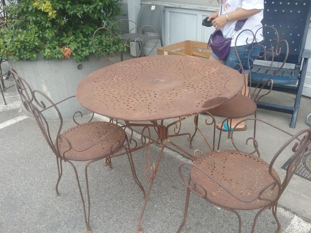 SALON DE JARDIN 