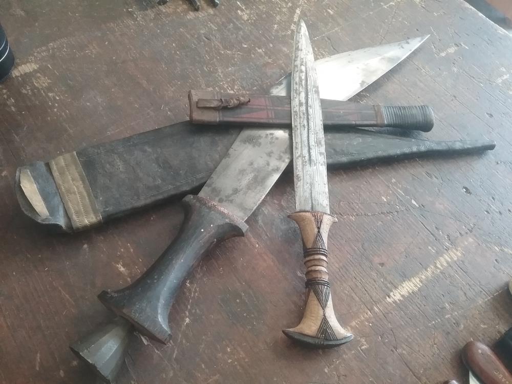 2 COUTEAU AFRJQUE